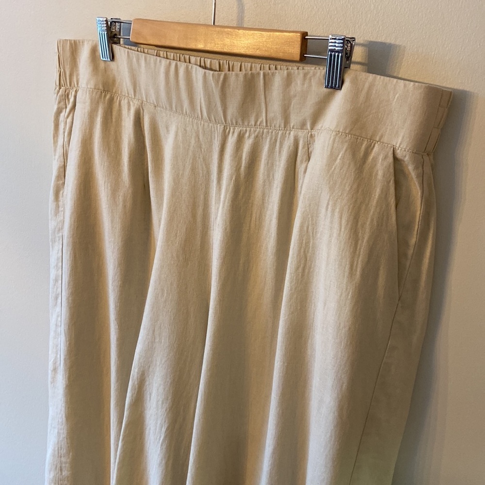 Women's Wide-Leg Cropped Pants in Light Beige - Picture 5 of 12